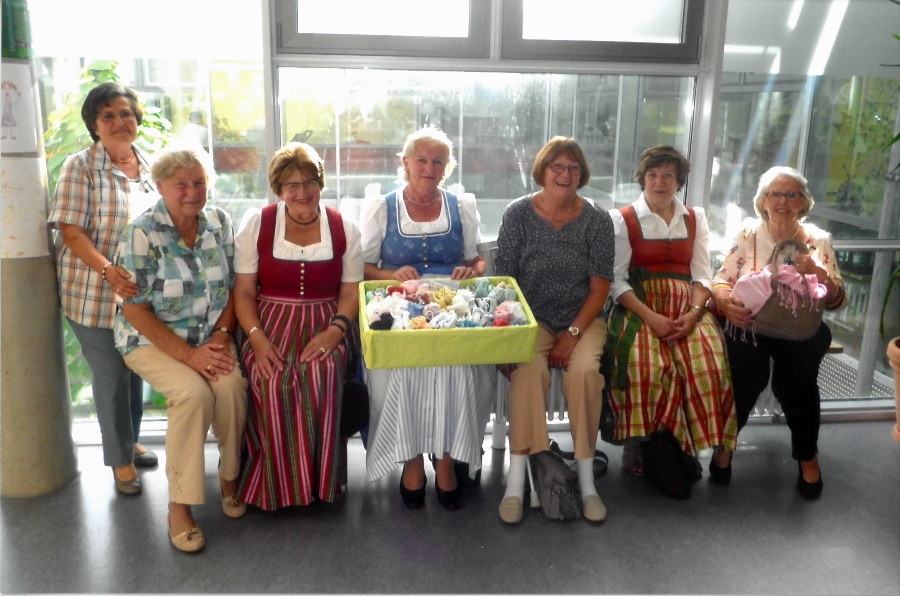 Frauenbund Agatharied Kinderschuhabgabe