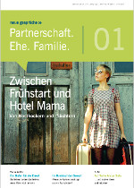 Cover Junge Frau mit Koffer