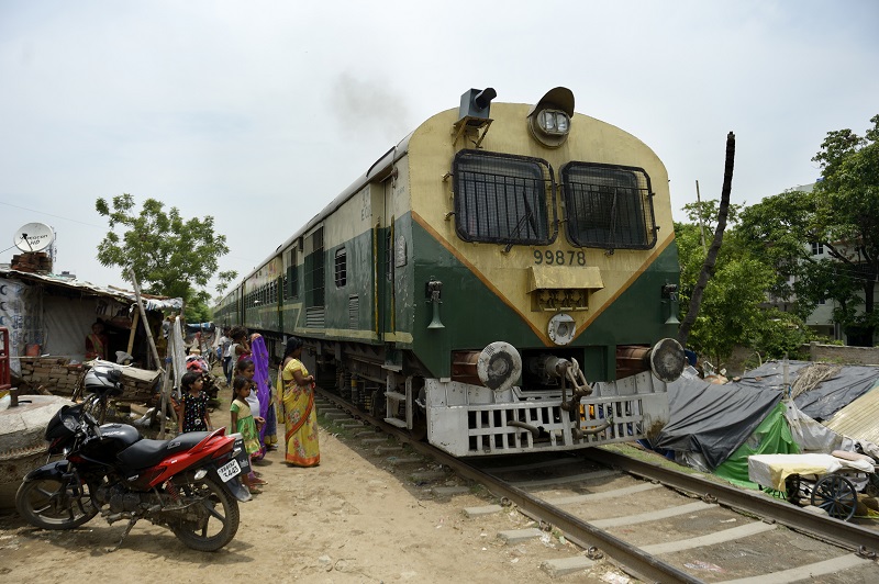 Zug Slum Patna Indien