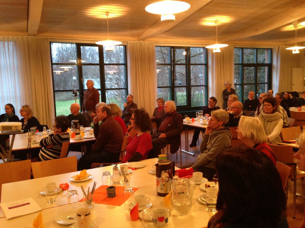 Teilnehmende im Saal