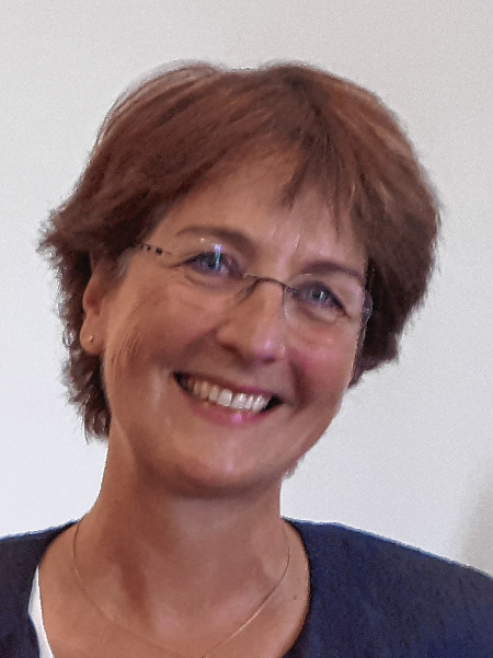 Dr. Gabriela Grunden