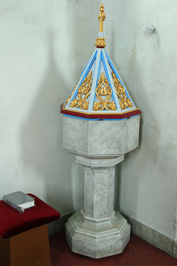 Bild_Lindach_Taufbecken