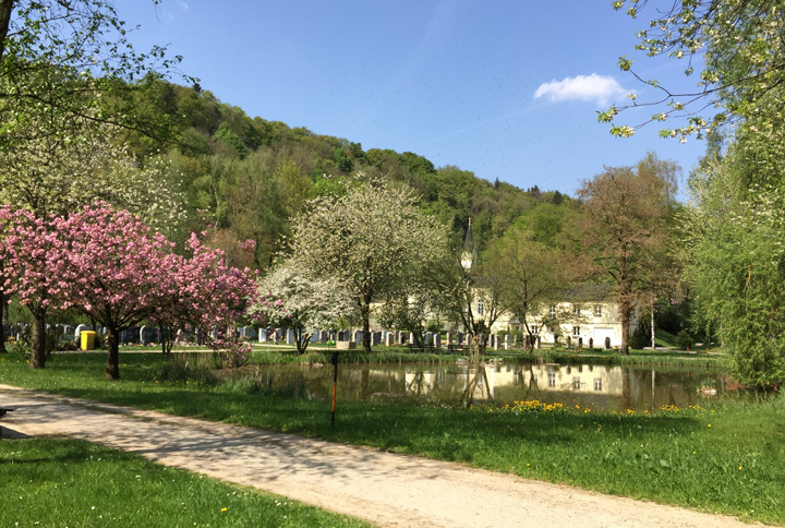 Sliderbild_Friedhof_Trostberg_Frühjahr