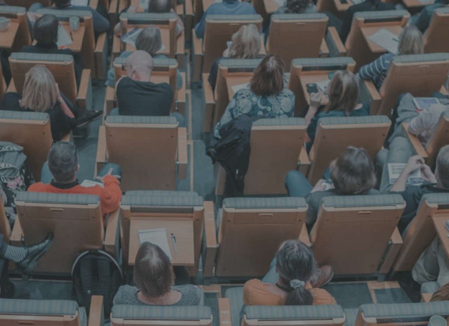 vogelperspektive hörsaal universität mit studenten