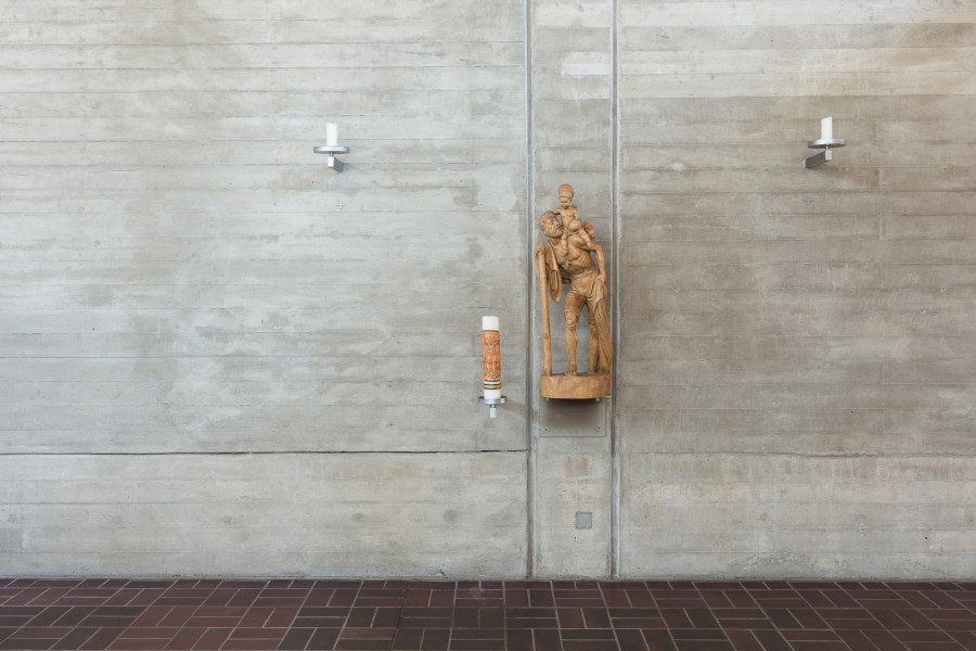 München Fasanerie Christophorusfigur an Wand der Pfarrkirche St Christoph