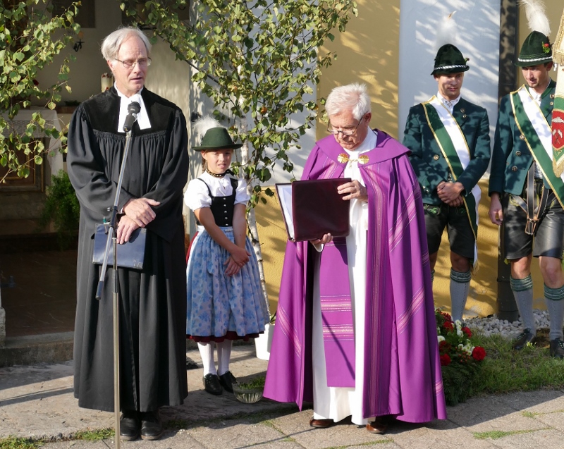 Trachtenfest Geistlichkeit