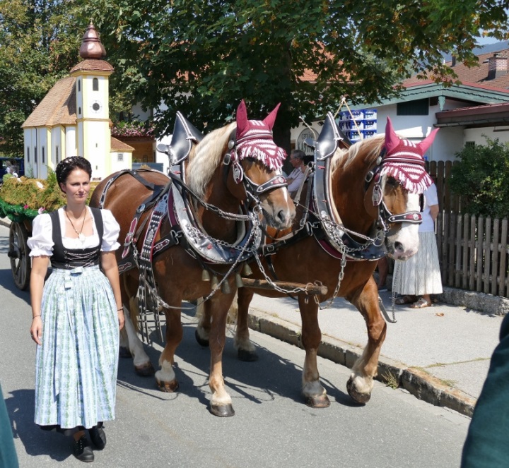 Trachtenfest Kirchenwagen