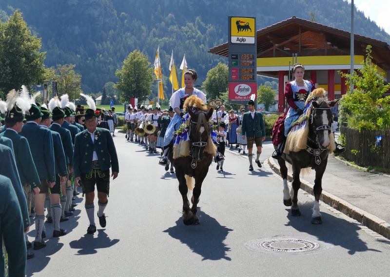 Trachtenfest Anfang Pferd