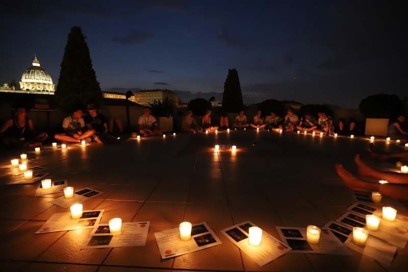 Abendgebet über den Dächern von Rom bei der Miniwallfahrt 2018