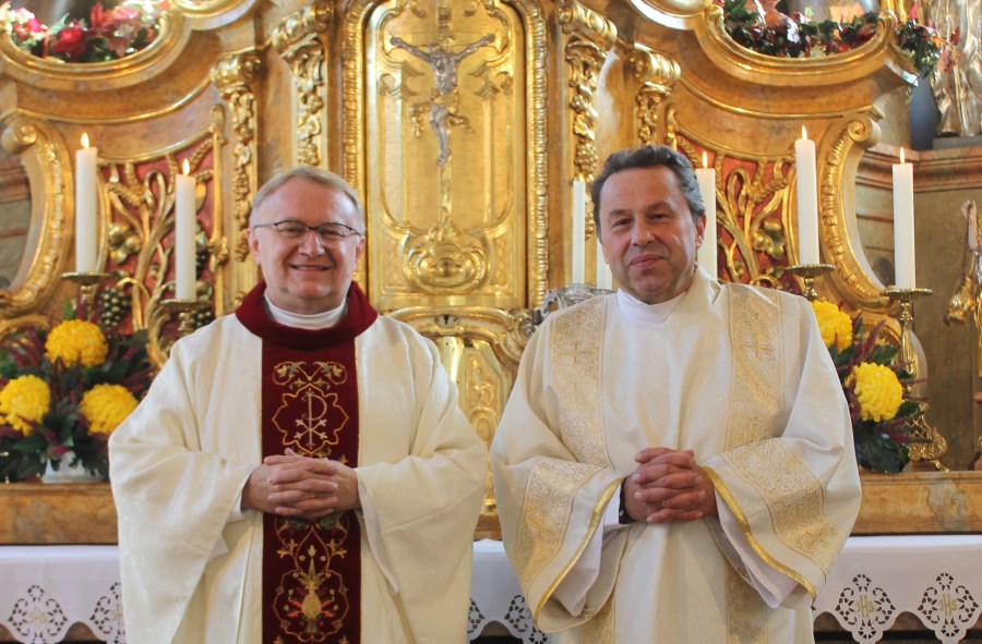 Pfarrer Majchar und Diakon Enzinger