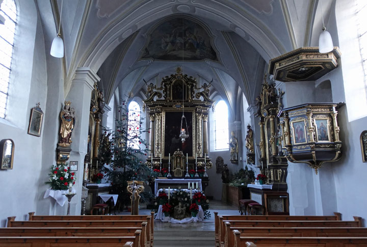 Altarraum Oberfeldkirchen Weihnachten