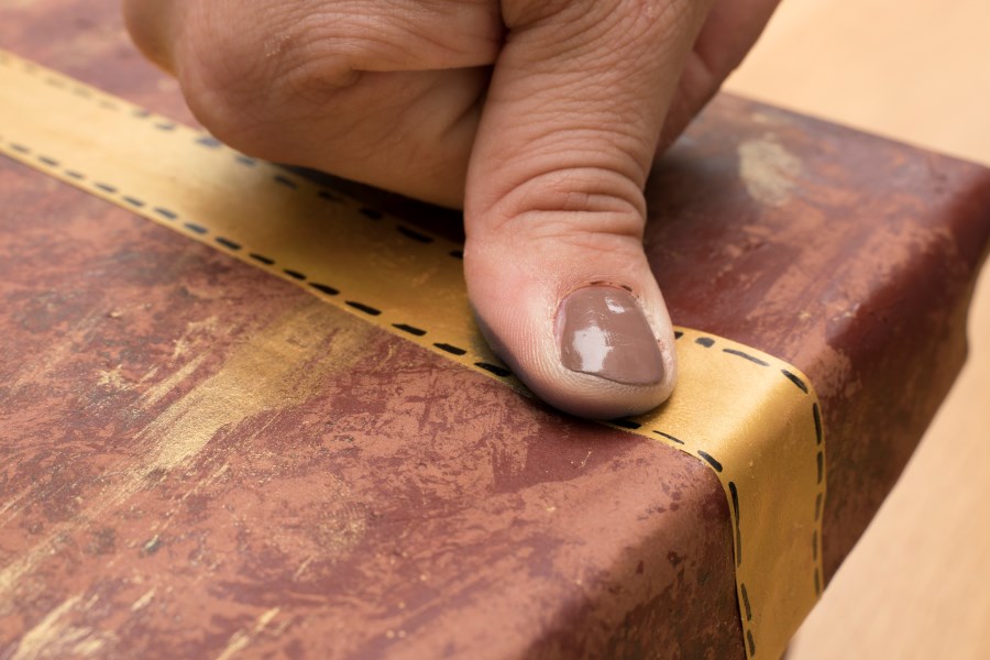 Fingerabdruck auf Karton stempeln