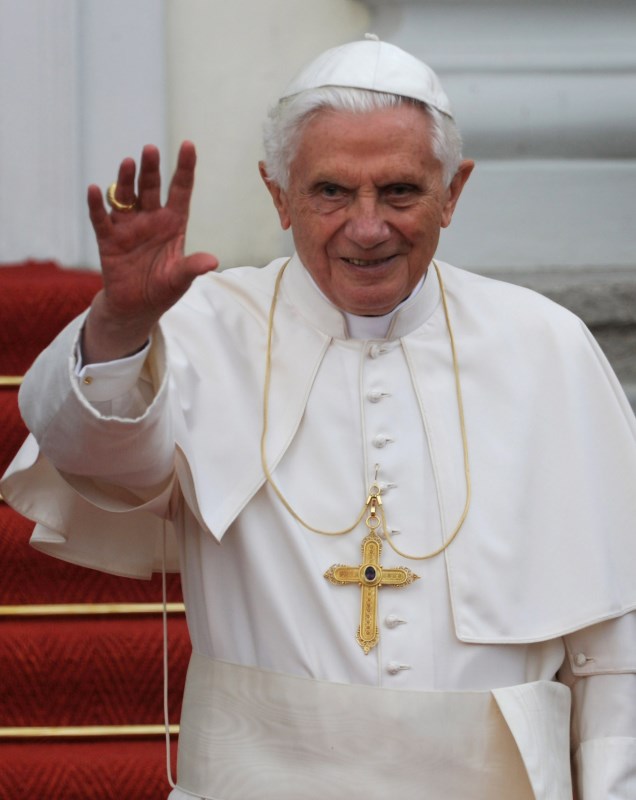 Papst Benedikt XVI. verlässt Schloß Bellevue am 22.9.2011 in Begleitung von Bundespräsident Christian Wulff.