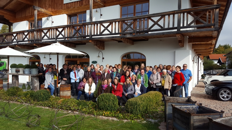 Gruppenbild der Frauengemeinschaft bei einem Ausflug