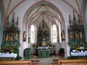 Altarraum der Filialkirche in Pietzenkirchen.