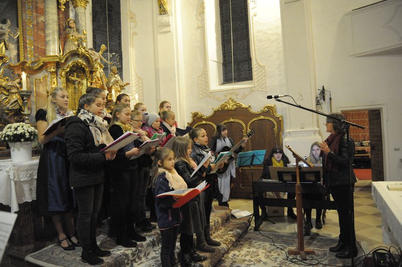 Der Jugendchor Hirnsberg bei einem Auftritt