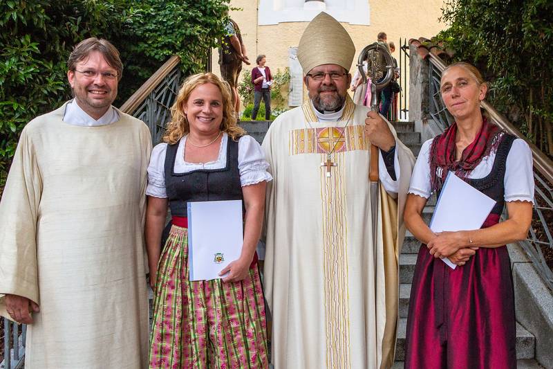 Gemeinsames Foto für den PV Riedering: Gemeindereferent Tobias Gaiser, Annette Forster, Weihbischof Wolfgang Bischof, Catherina Herrmann