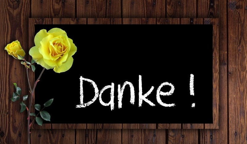 Danke-Schild mit gelben Rosen