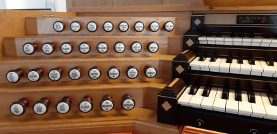 Orgel Spieltisch links