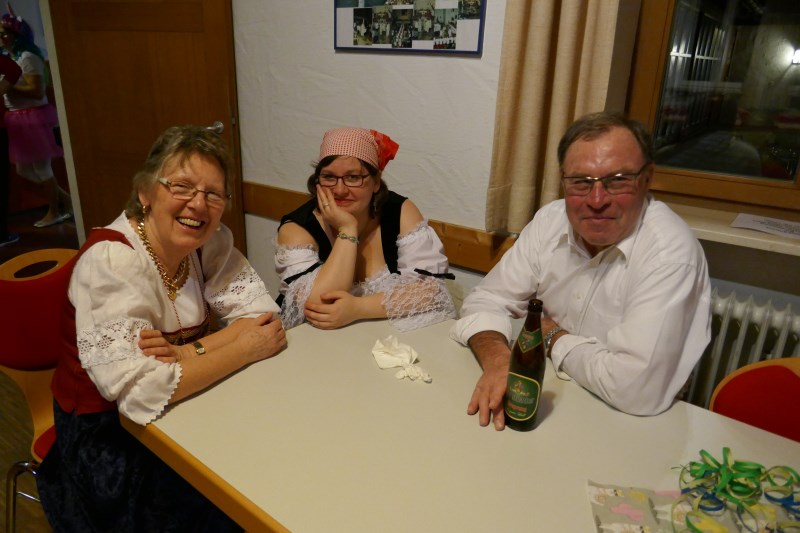 Närrinnen und Narren!