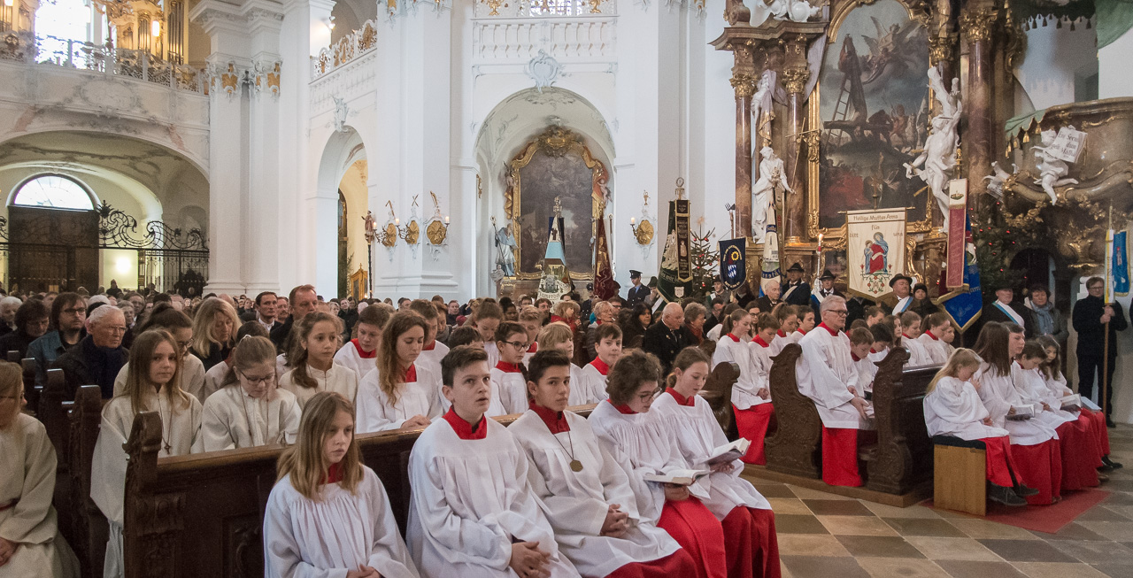Festgottesdienst zu Maria Lichtmess mit Kerzenweihe und Blasiussegen und Verabschiedung von Diakon Simon Frank