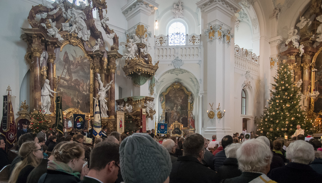 Festgottesdienst zu Maria Lichtmess mit Kerzenweihe und Blasiussegen und Verabschiedung von Diakon Simon Frank