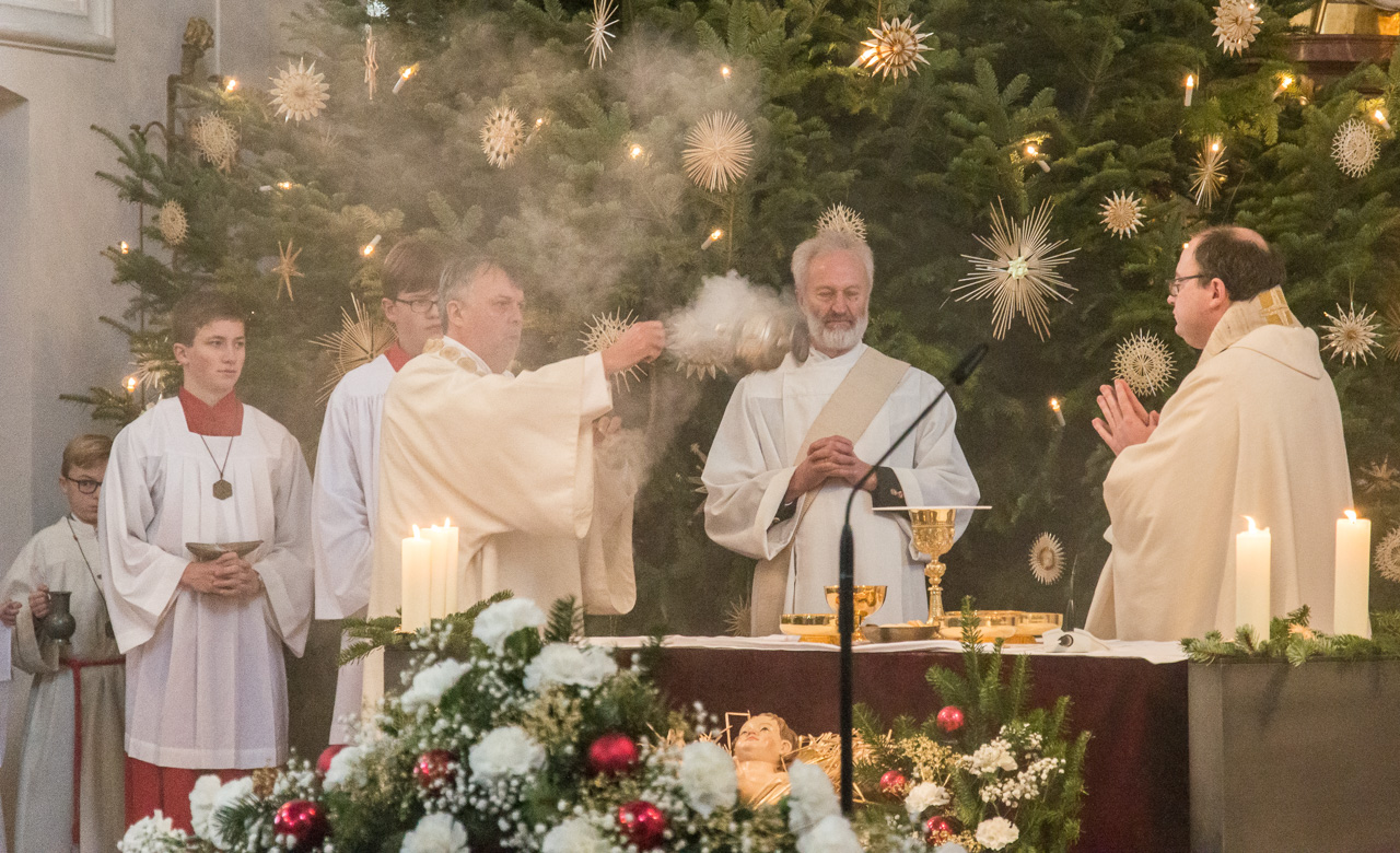Festgottesdienst zu Maria Lichtmess mit Kerzenweihe und Blasiussegen und Verabschiedung von Diakon Simon Frank