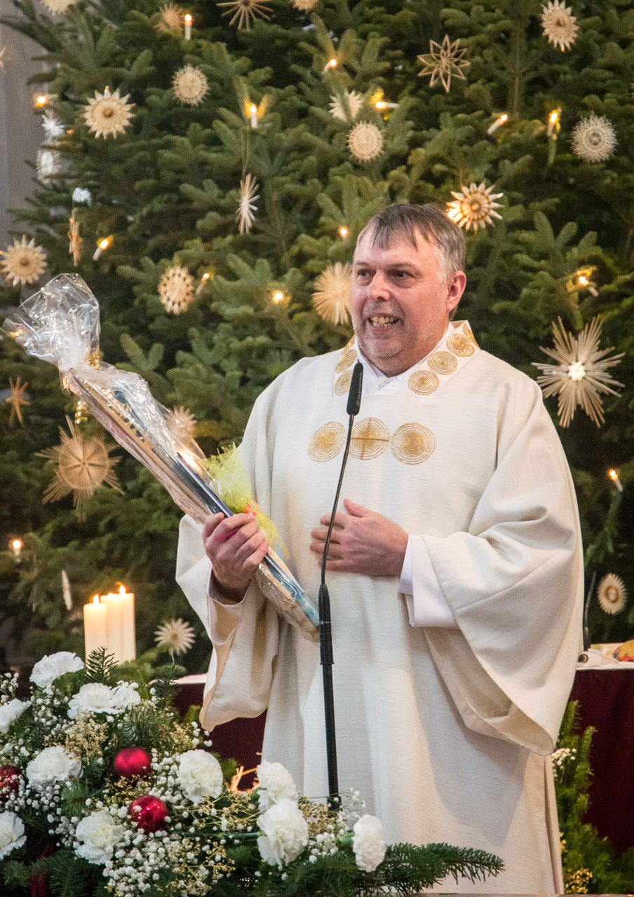Festgottesdienst zu Maria Lichtmess mit Kerzenweihe und Blasiussegen und Verabschiedung von Diakon Simon Frank