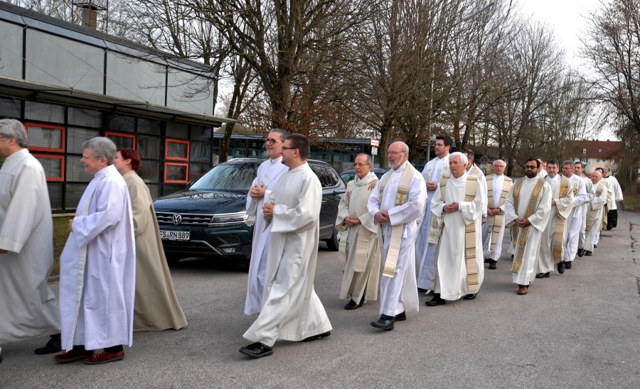 Einzug des liturgischen Dienstes