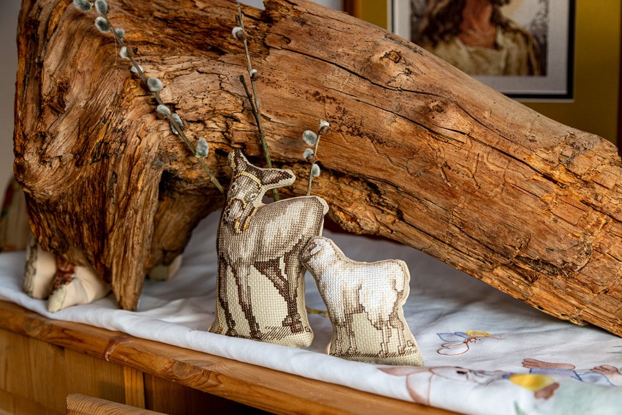 Gestickte Krippenfiguren