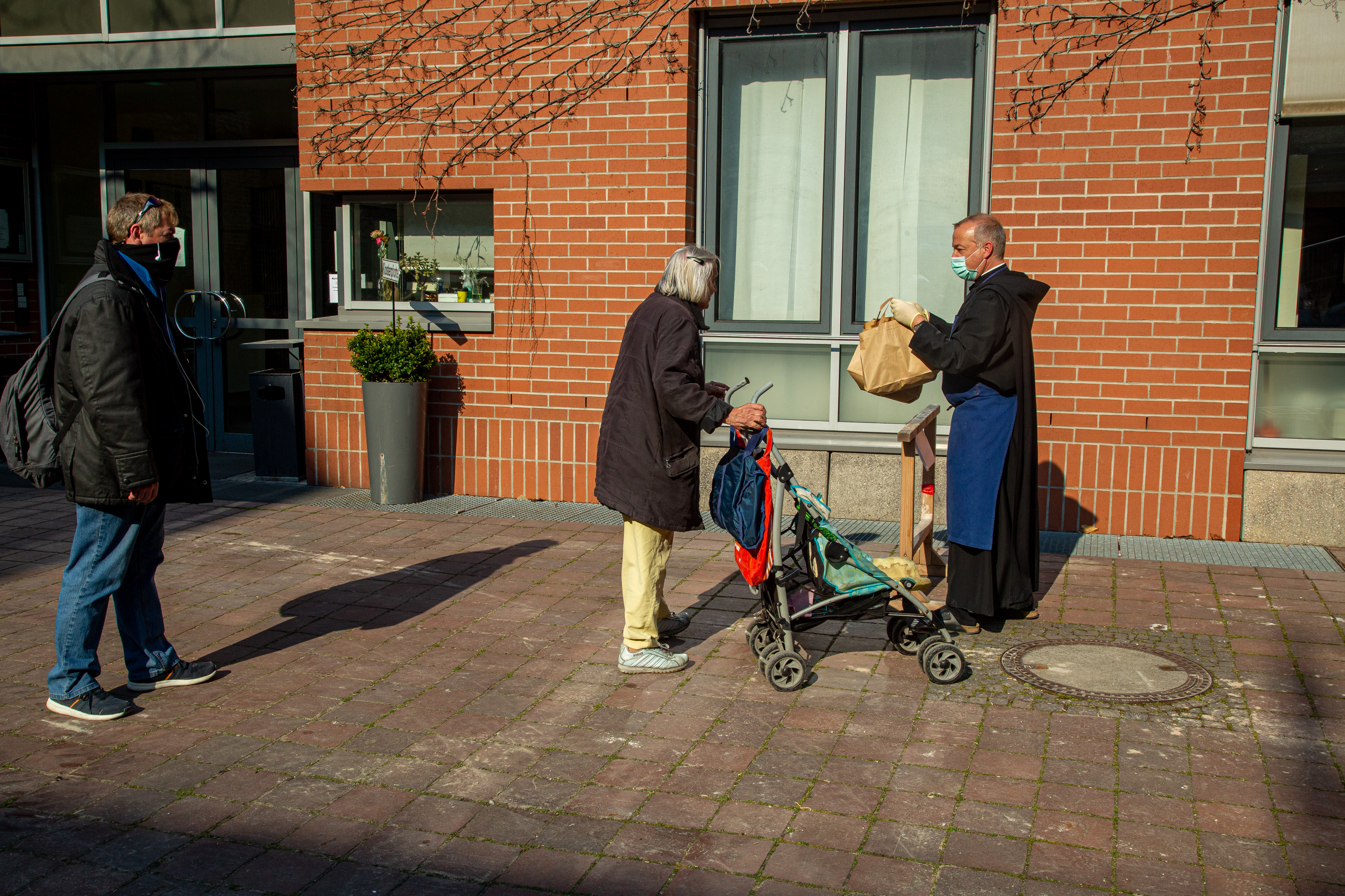 Obdachlosenhilfe in St. Bonifaz München in Corona-Zeiten
