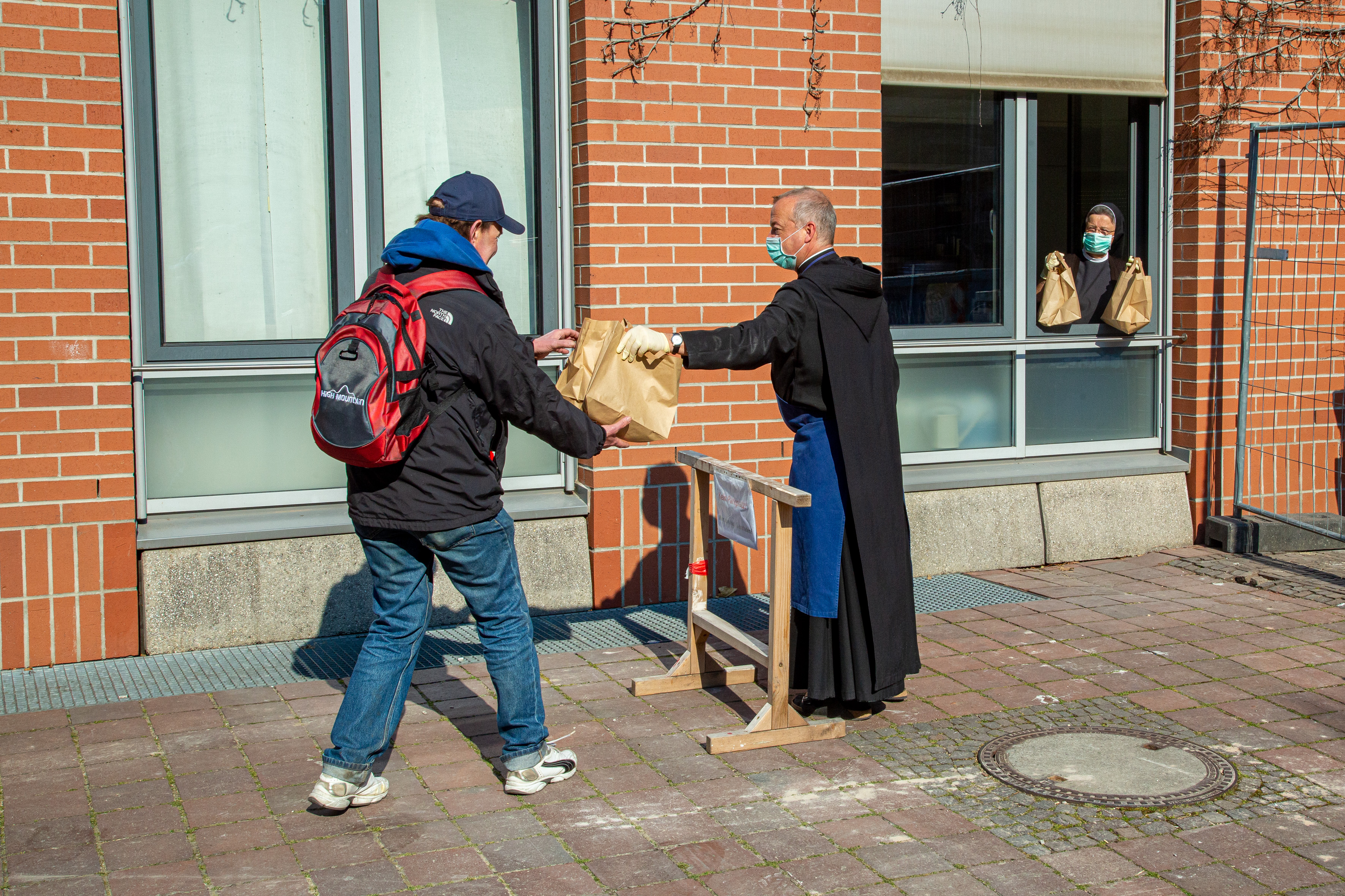 Obdachlosenhilfe in St. Bonifaz München in Corona-Zeiten