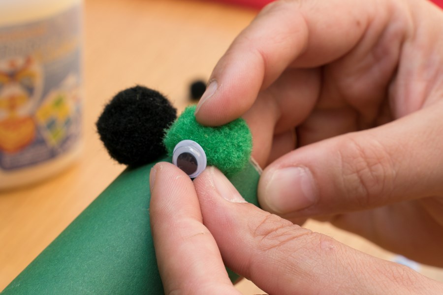 Drachen aus Klopapierrolle basteln