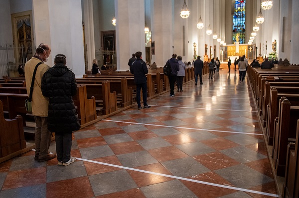 Erster öffentlicher Gottesdienst im Dom