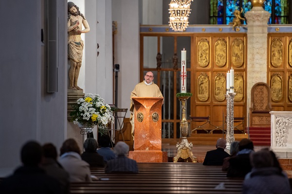 Erster öffentlicher Gottesdienst im Dom