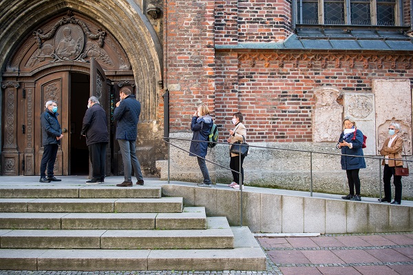 Erster öffentlicher Gottesdienst im Dom