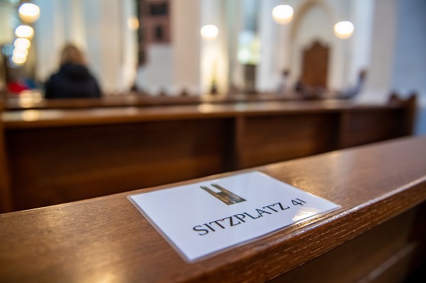 Erster öffentlicher Gottesdienst im Dom