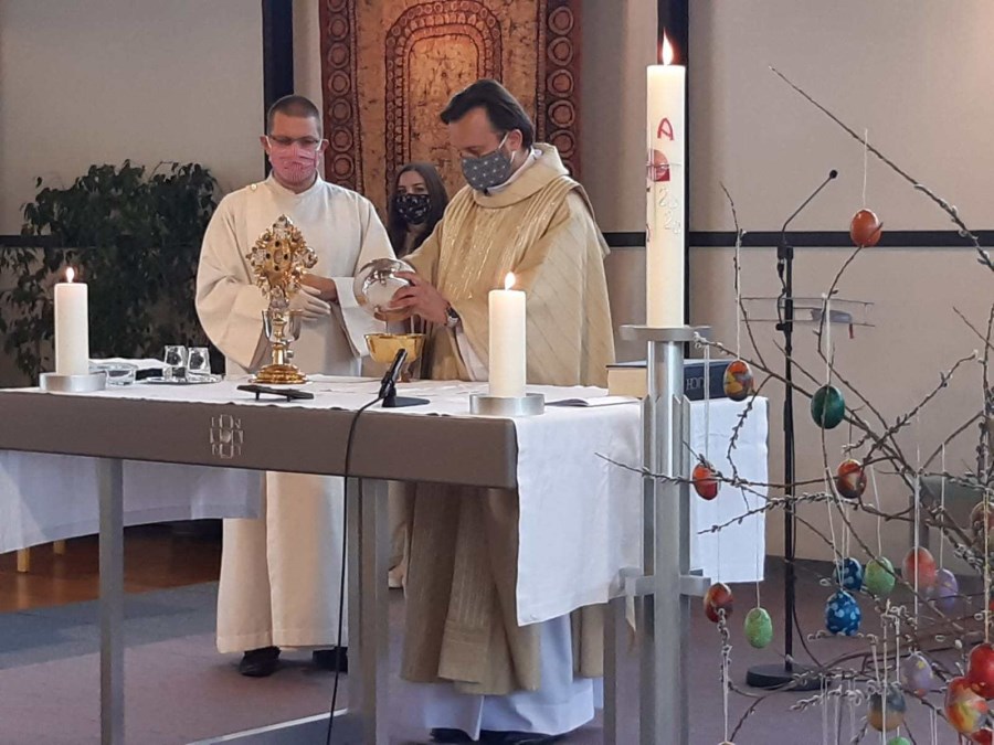 Gottesdienst Corona Altar