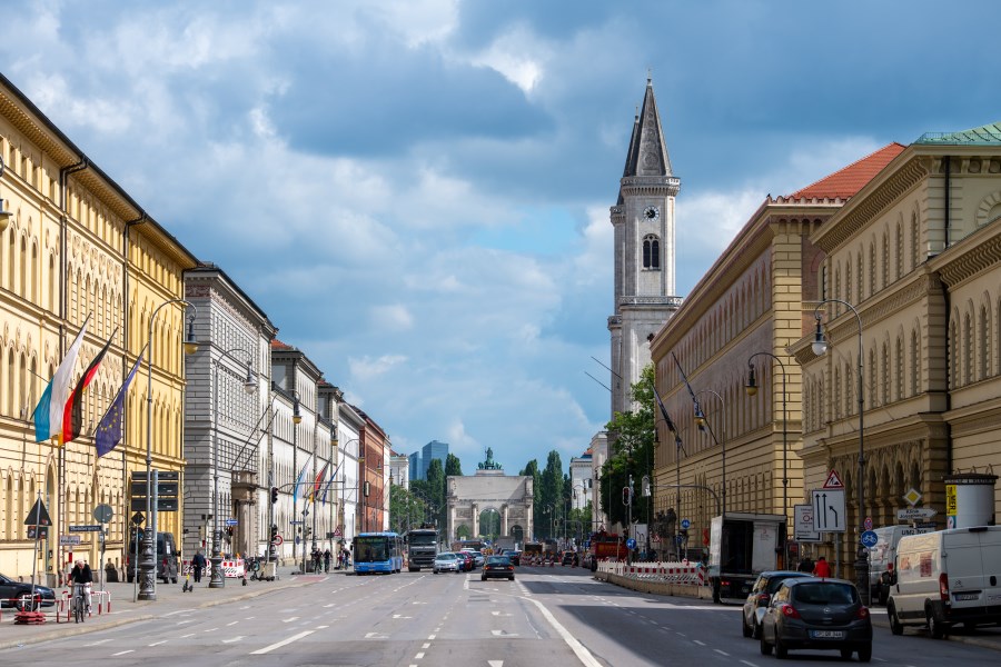 Ludwigstraße mit Blick auf Siegestor