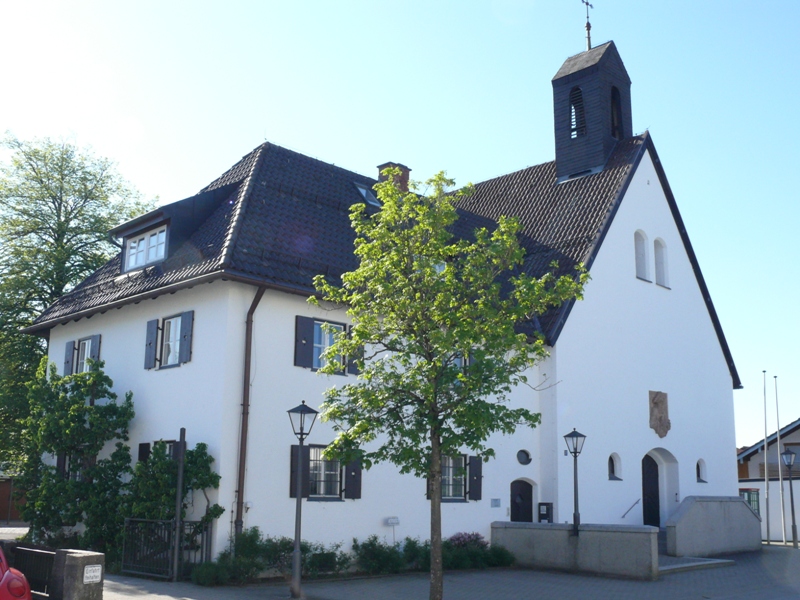 Pfarrhaus und Kirche
