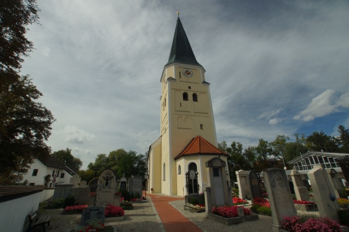 Außenansicht Pfarrkirche St.Johannes d.T., Taufkirchen bei München