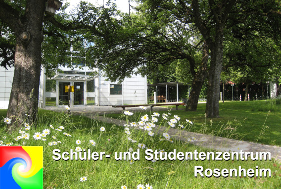Eingang zum Zentrum unter Bäumen, Text Schüler- und Studentenzentrum Rosenheim