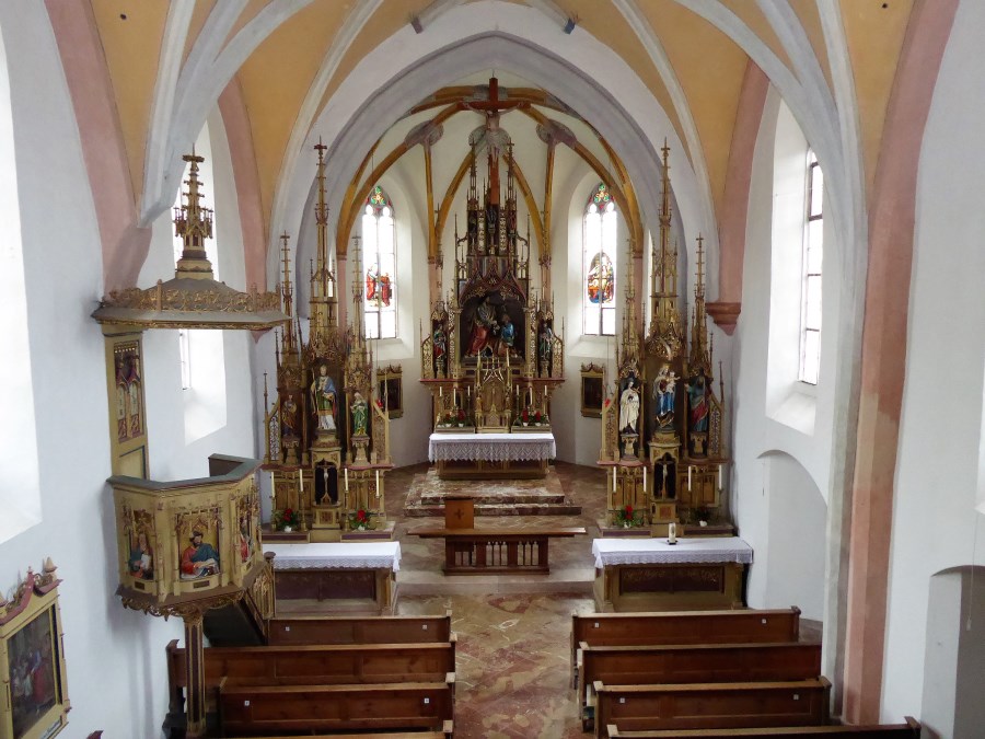 Blick in die Tachinger Peterskirche