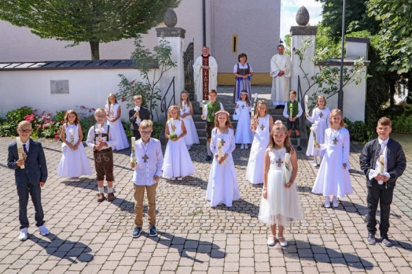 Gruppenfoto Surheim Erstkommunion 2020