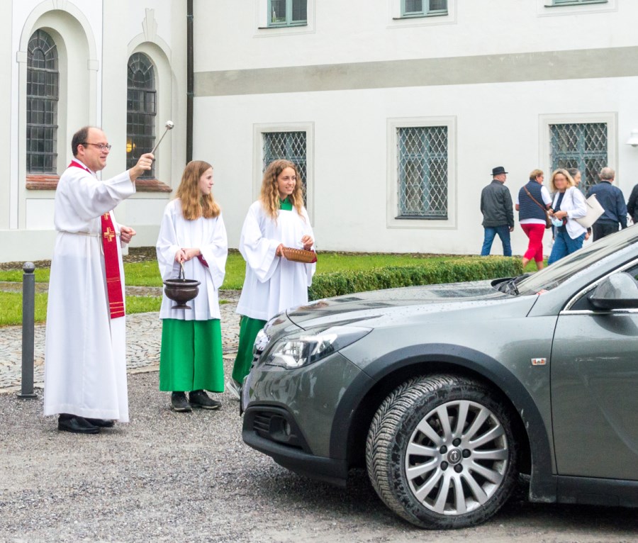 Fahrzeugsegnung am 26. Juli 2020 in Rott am Inn durch Dekan Klaus Vogl