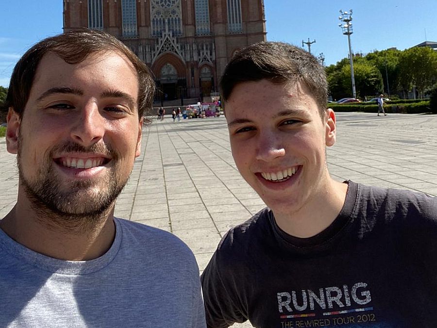 Porträt Dominik Waibel mit einem Freund