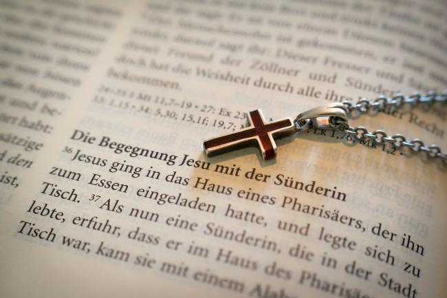 Bibel_Kreuz_Beichte