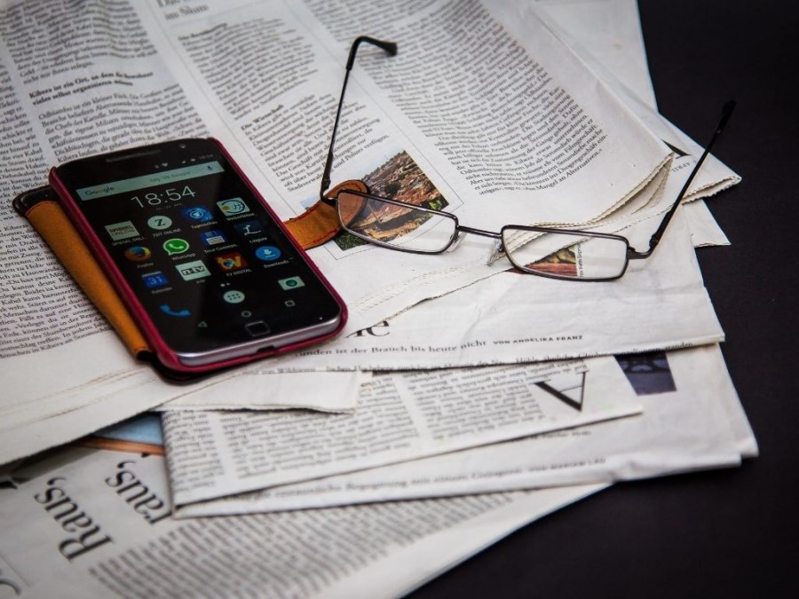 Aktuelles Zeitung und Handy