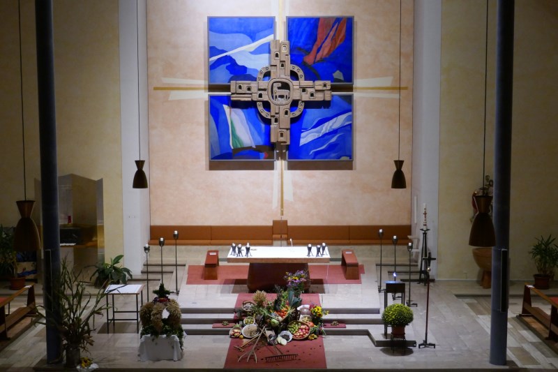 Erntedank geschmückter Altar