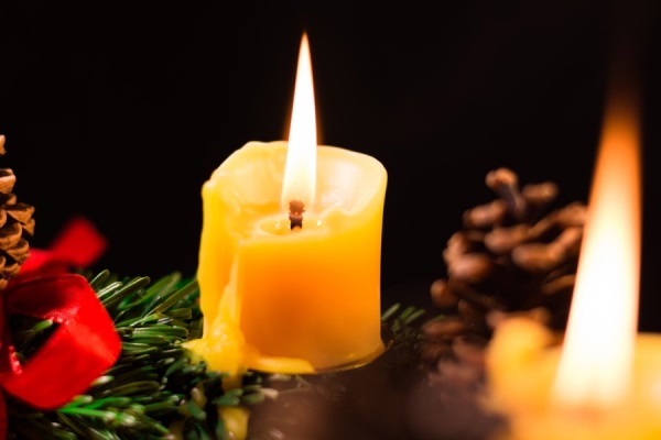 Kerzen auf Adventkranz
